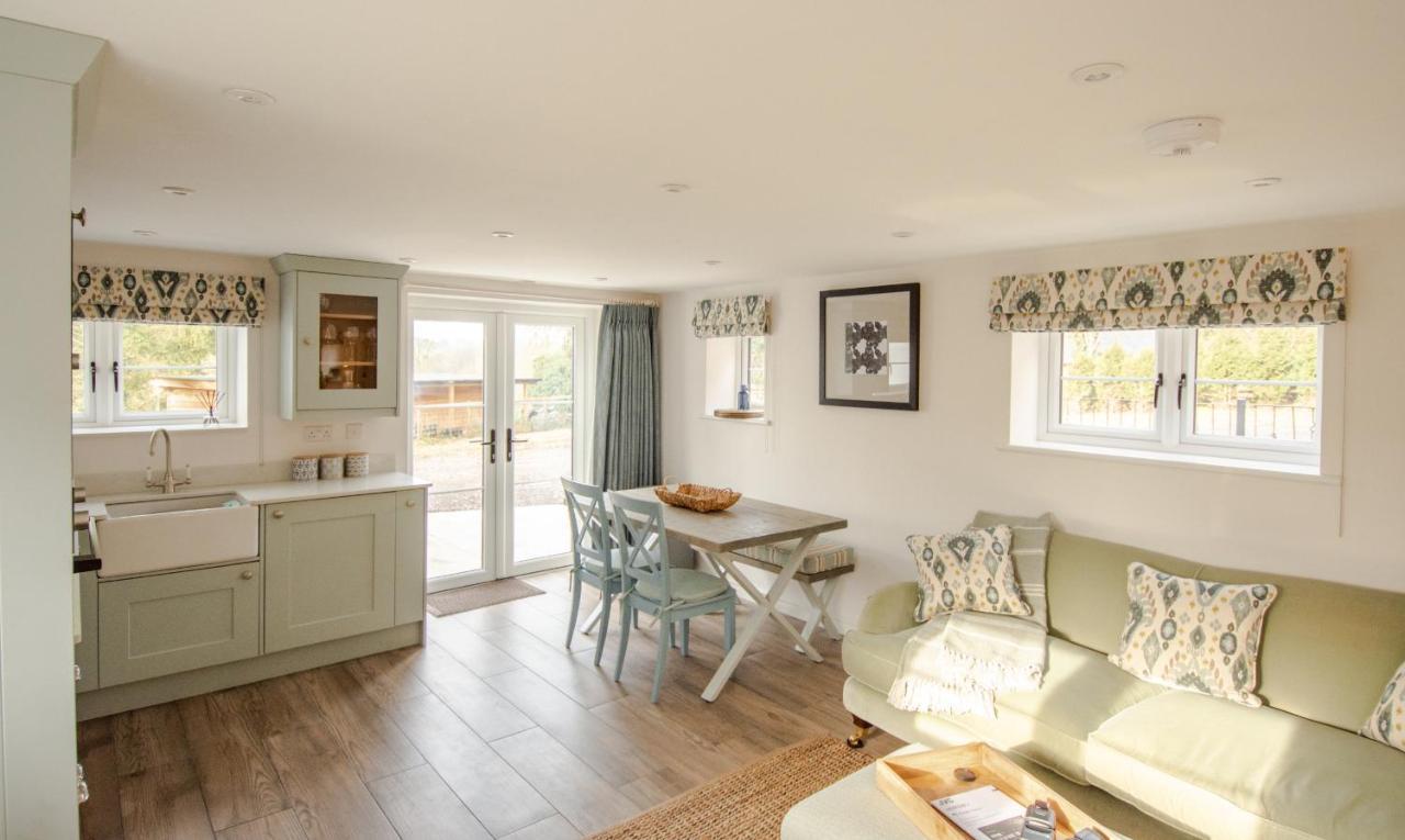 Finwood Green Farm Holiday Cottages-The Calf Shed And The Milk Parlour Henley-in-Arden ภายนอก รูปภาพ